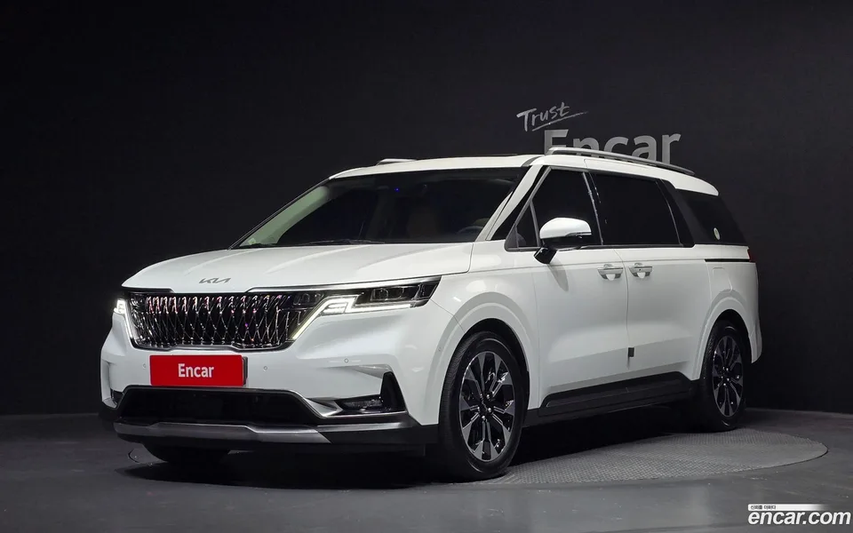 Kia Carnival 9 2023 — photo 1, buy with delivery to Moscow