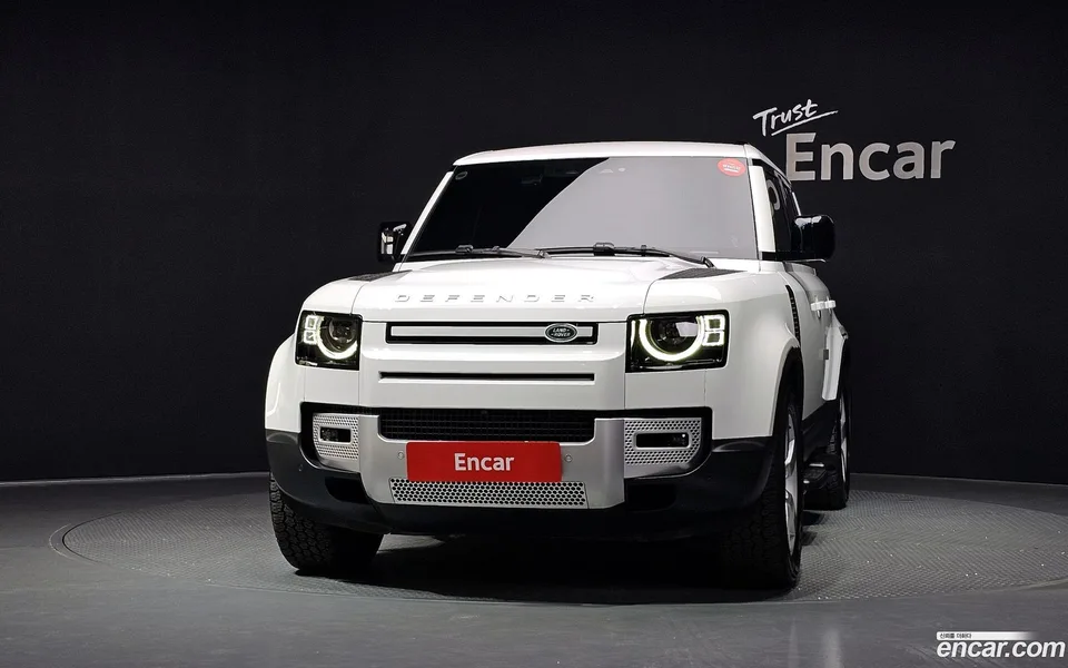 Land Rover Defender 110 D300 HSE 2023 — thumbnail 3