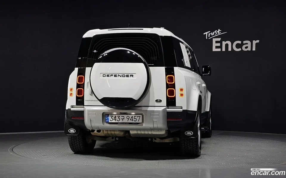 Land Rover Defender 110 D300 HSE 2023 — thumbnail 4