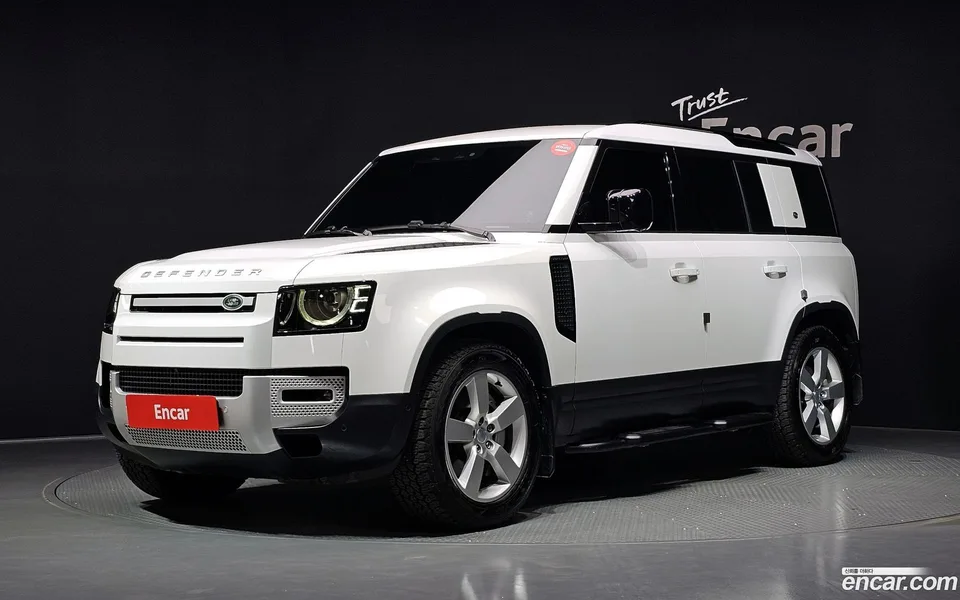 Land Rover Defender 110 D300 HSE 2023 — photo 1, buy with delivery to Moscow