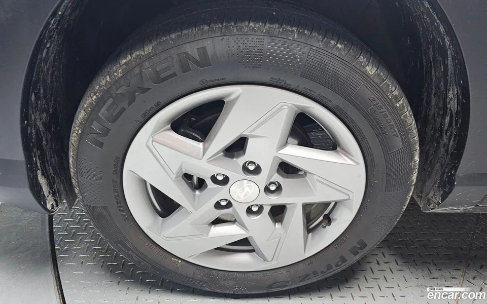 Hyundai Kona 1.6 2WD 2023 — thumbnail 2