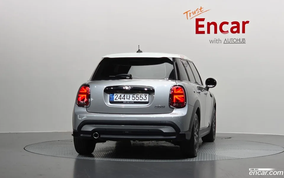 MINI Cooper 5 2024 — thumbnail 4