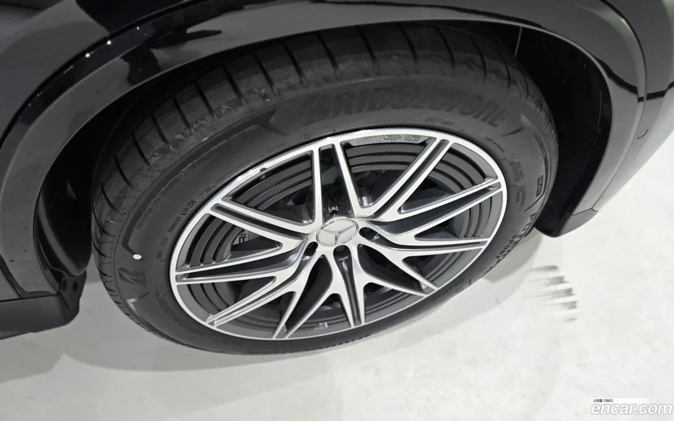 Mercedes-Benz GLC-Class AMG GLC43 4MATIC 2025 — thumbnail 2