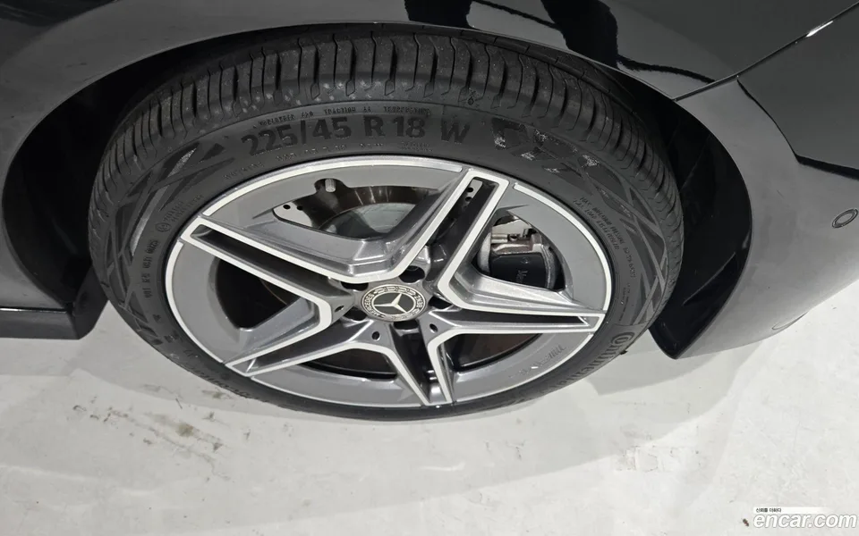 Mercedes-Benz CLA-Class CLA250 4MATIC 2025 — thumbnail 2