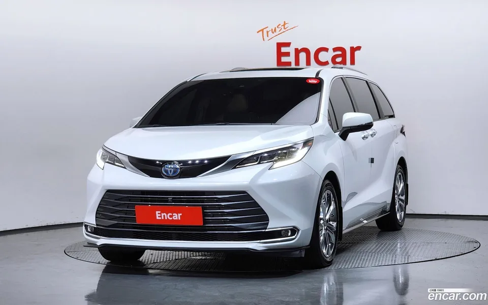 Toyota Sienna 2.5 2WD 2022 — миниатюра 3
