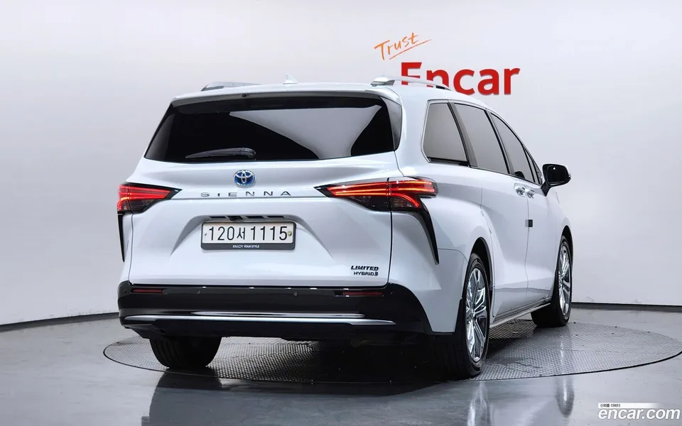 Toyota Sienna 2.5 2WD 2022 — миниатюра 4