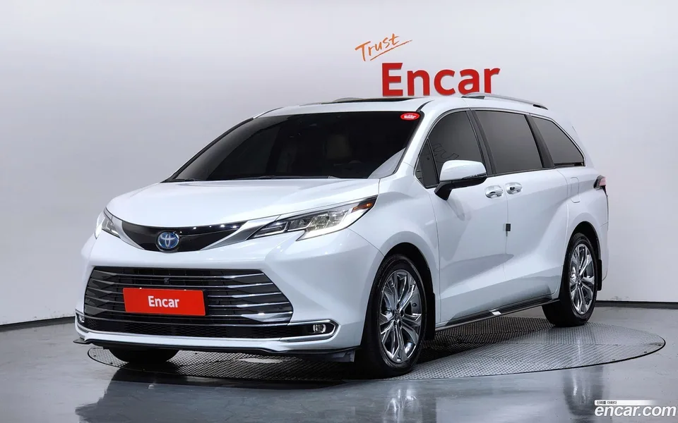 Toyota Sienna 2.5 2WD 2022 — фото 1, купить с доставкой в Москву