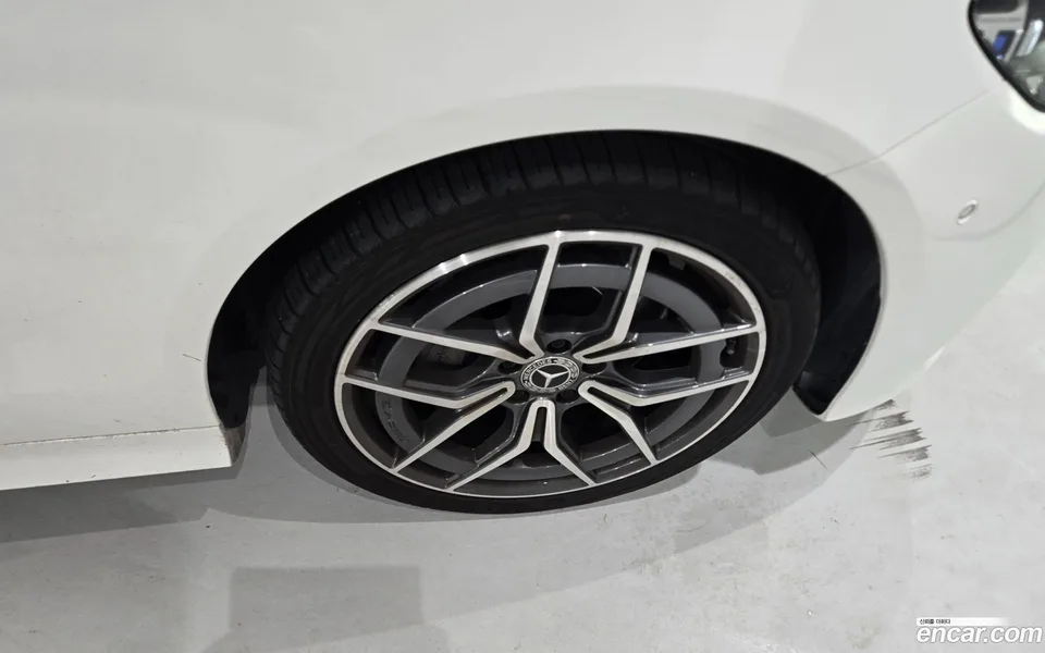 Mercedes-Benz E-Class E300d 4MATIC 2022 — thumbnail 2