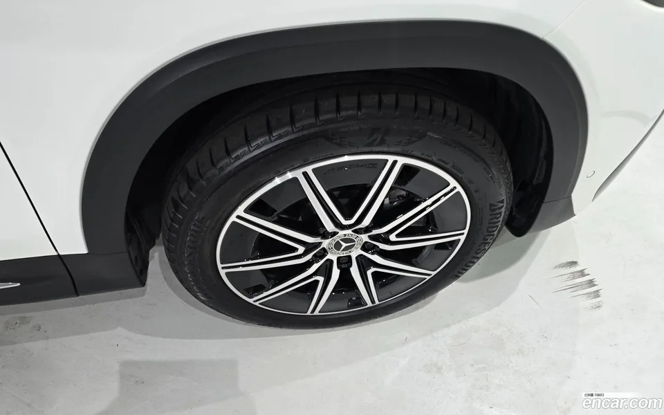 Mercedes-Benz EQB EQB300 4MATIC AMG 2025 — thumbnail 2