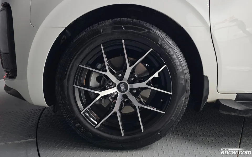Hyundai Staria 5 2025 — thumbnail 2