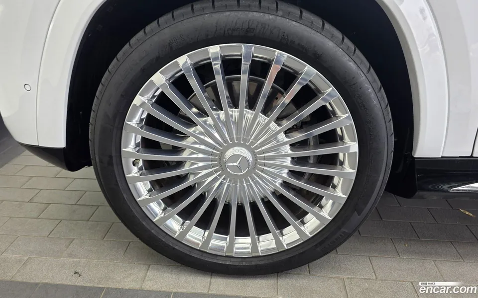 Mercedes-Benz GLS-Class GLS600 4MATIC 2025 — thumbnail 2
