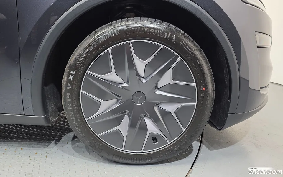 Tesla Model Y L AWD 2026 — thumbnail 2
