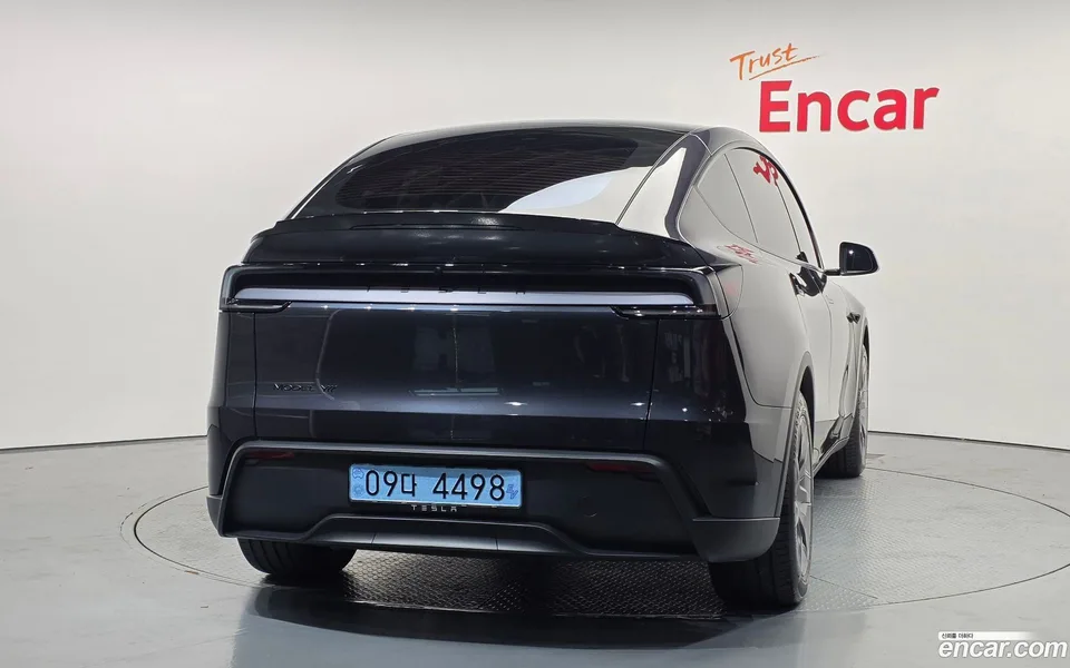 Tesla Model Y L AWD 2026 — thumbnail 4