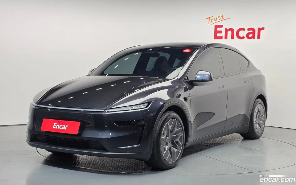 Tesla Model Y L AWD 2026 — photo 1, buy with delivery to Moscow