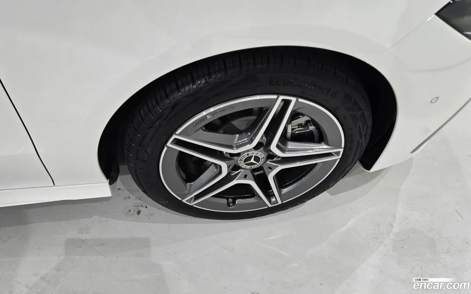 Mercedes-Benz CLA-Class CLA250 4MATIC 2025 — thumbnail 5