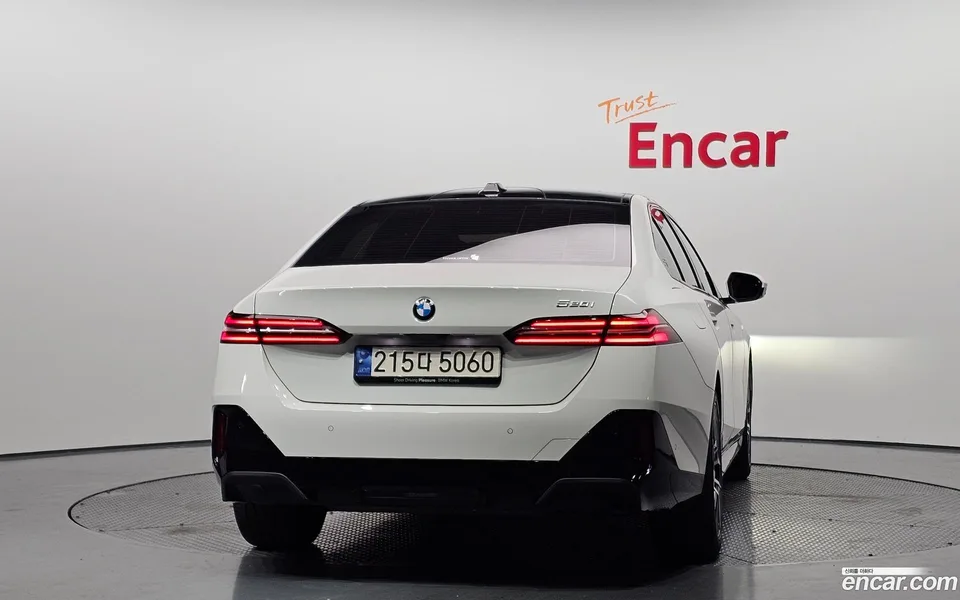 BMW 5 Series 520i M 2023 — thumbnail 4