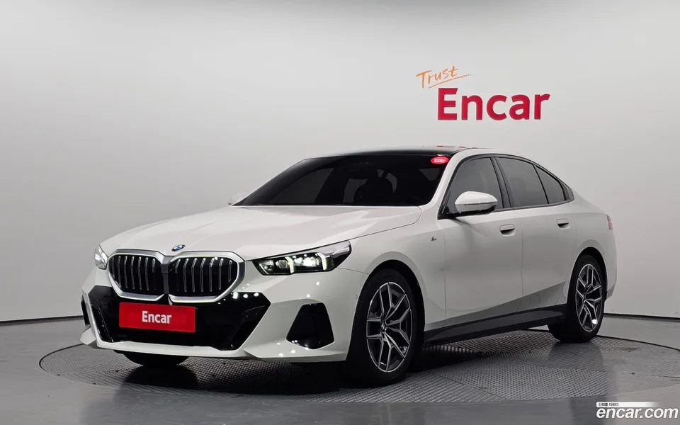 BMW 5 Series 520i M 2023 — photo 1, buy with delivery to Moscow