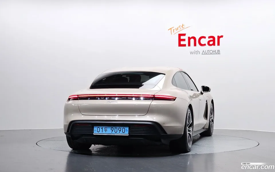 Porsche Taycan 2023 — thumbnail 4
