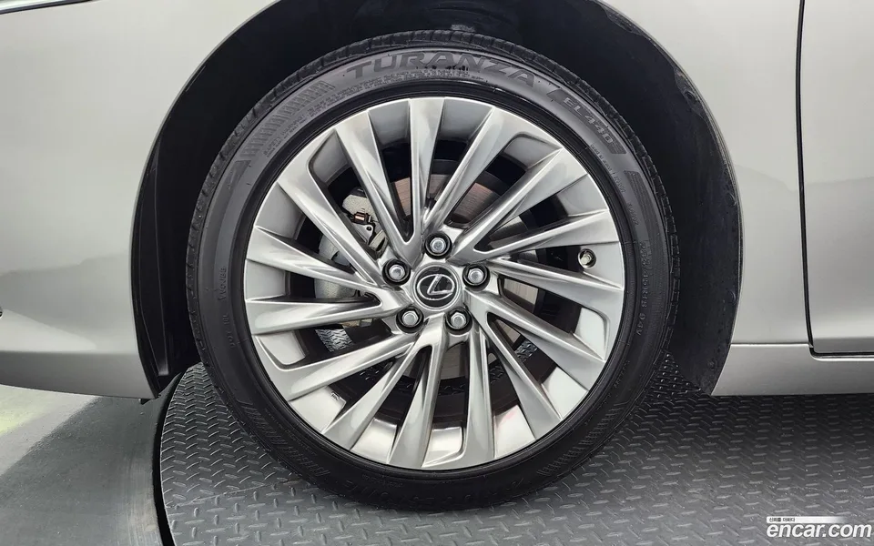 Lexus ES 300h 2024 — миниатюра 2
