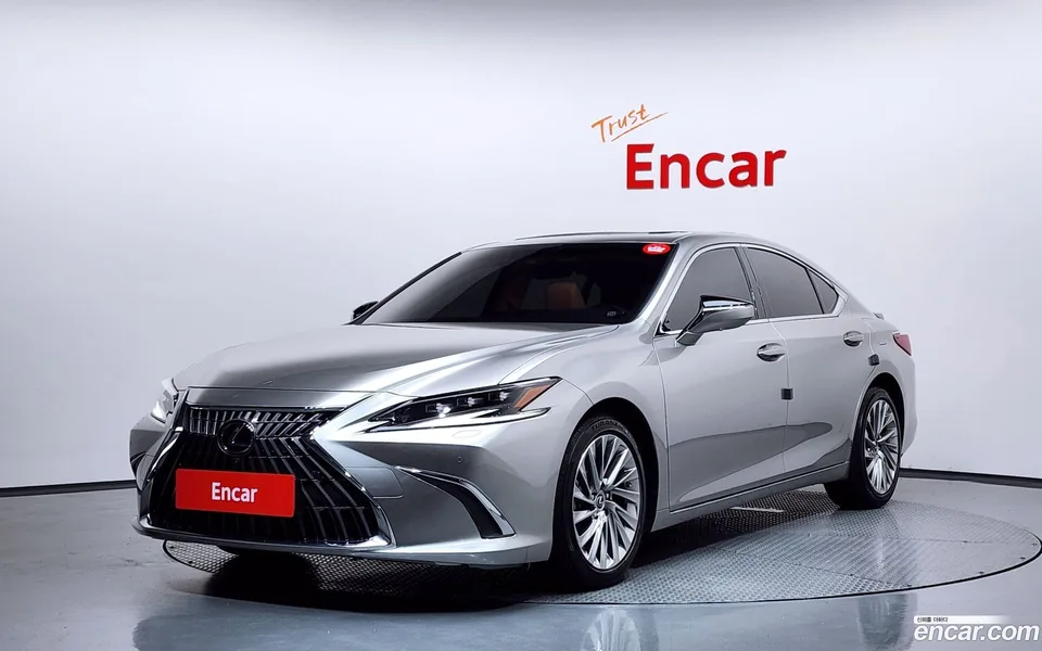 Lexus ES 300h 2024 — фото 1, купить с доставкой в Москву