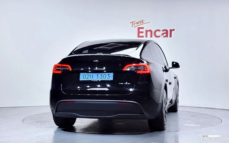 Tesla Model Y AWD 2024 — thumbnail 4