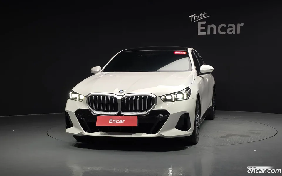 BMW 5 Series 520i M 2025 — thumbnail 3