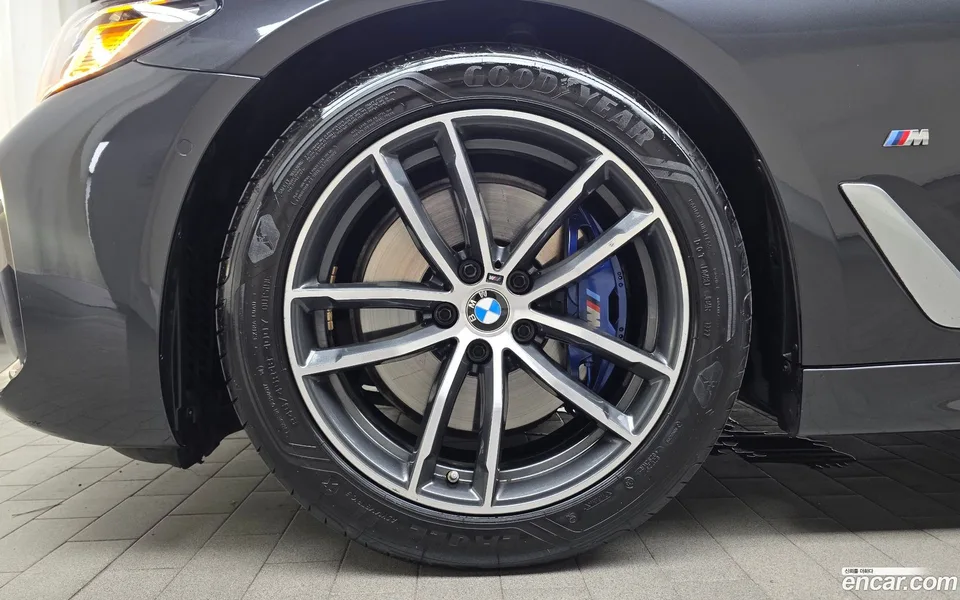 BMW 5 Series 520i M 2022 — thumbnail 2