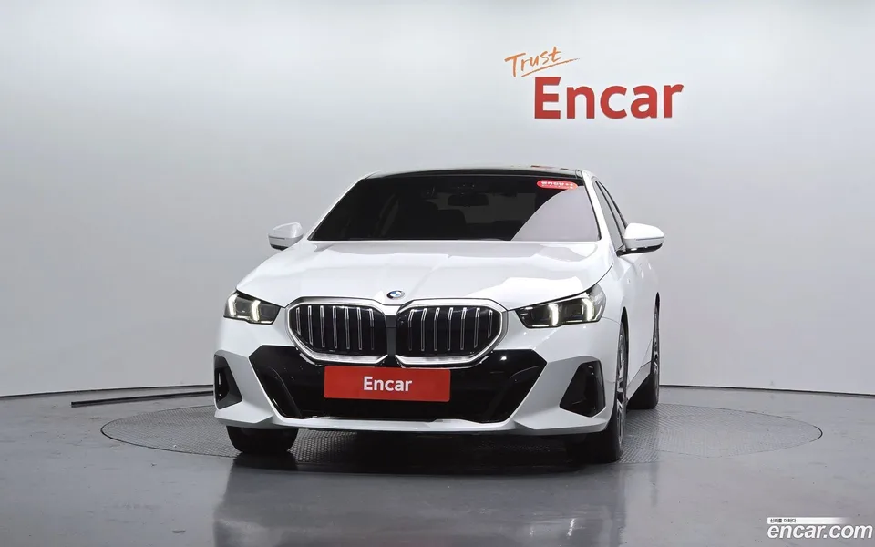 BMW 5 Series 520i M 2024 — thumbnail 3