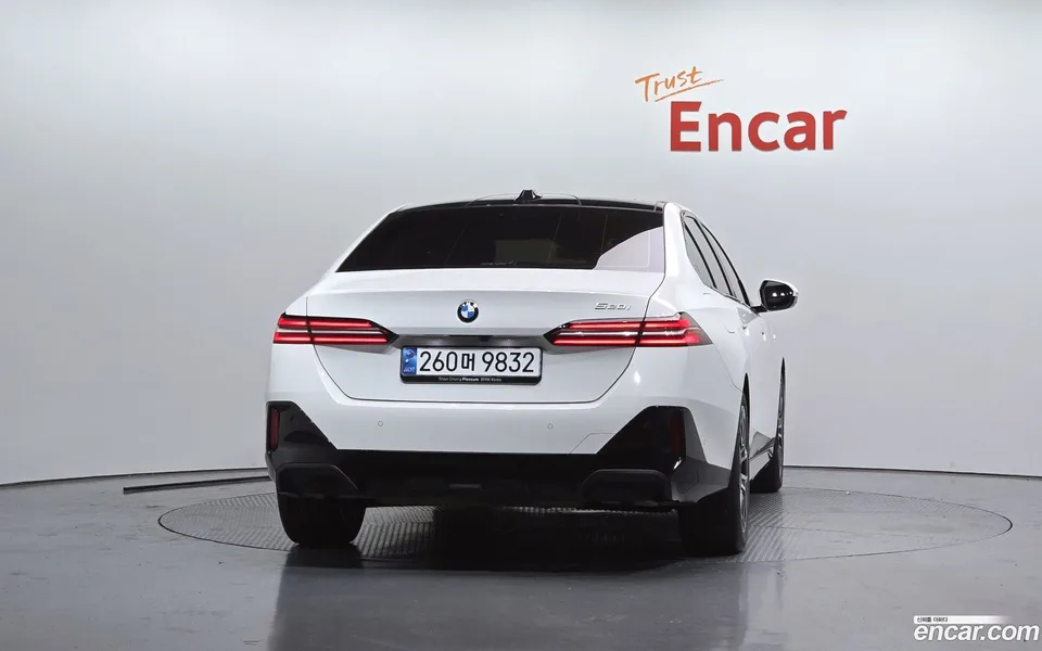 BMW 5 Series 520i M 2024 — thumbnail 4