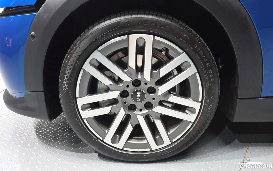 MINI Cooper C 2025 — thumbnail 2