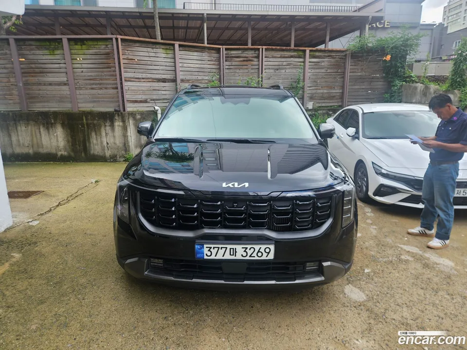 Kia Carnival HEV 9 2024 — photo 1, buy with delivery to Moscow