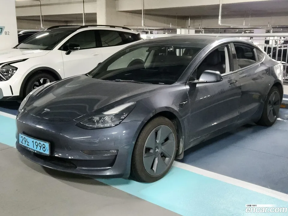 Tesla Model 3 AWD 2022 — photo 1, buy with delivery to Moscow