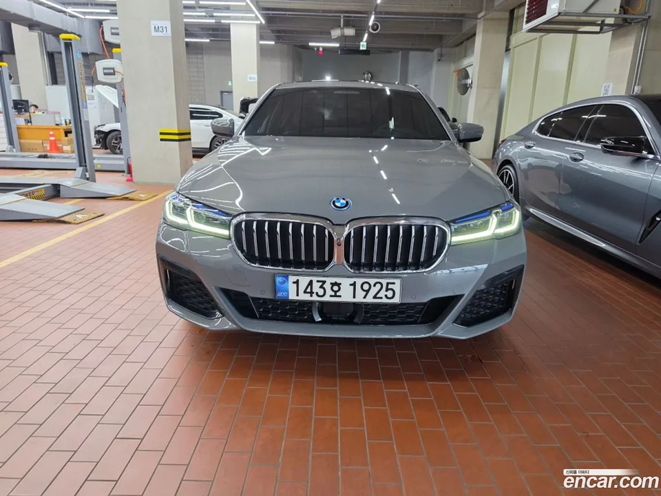 BMW 5 Series 530e M 2022 — photo 1, buy with delivery to Moscow