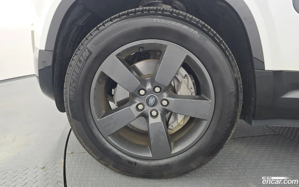 Land Rover Defender 110 D300 X- HSE 2024 — thumbnail 2