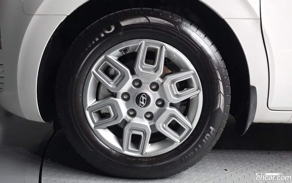 Hyundai Staria L3.5 5 2025 — thumbnail 5