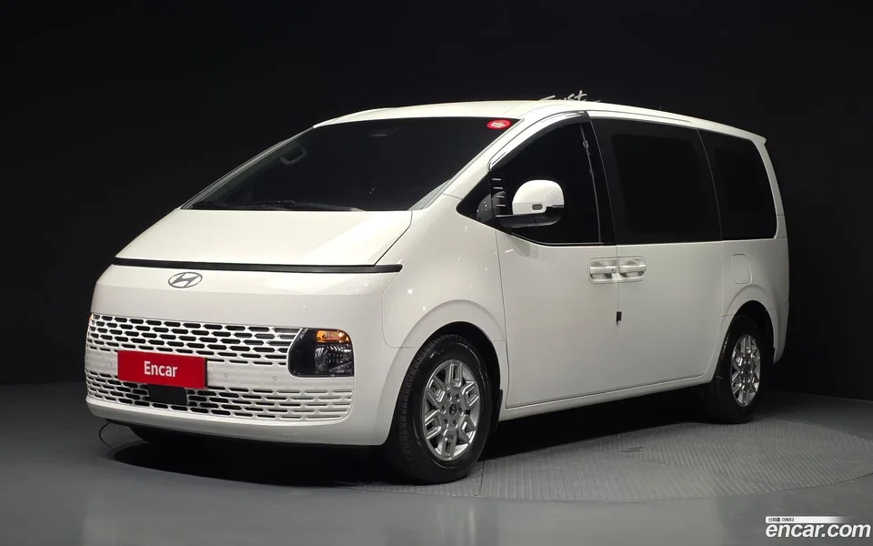 Hyundai Staria L3.5 5 2025 — photo 1, buy with delivery to Moscow