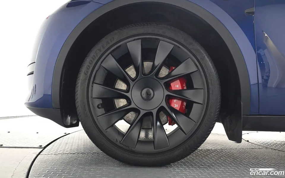 Tesla Model Y RWD 2023 — thumbnail 2
