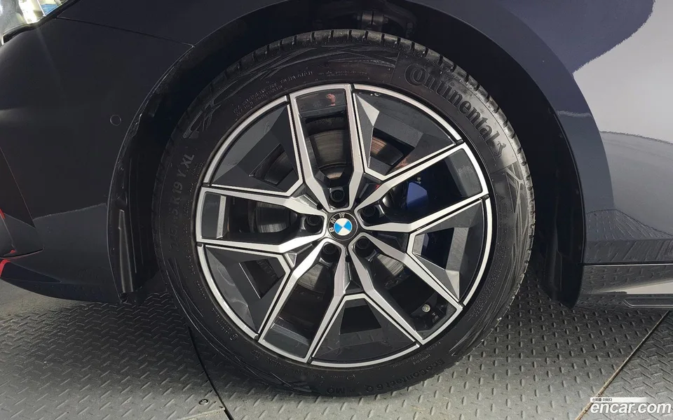 BMW 5 Series 523d M 2025 — миниатюра 2