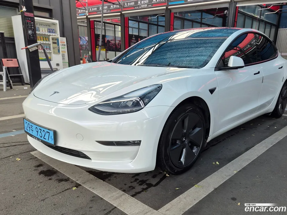 Tesla Model 3 AWD 2022 — photo 1, buy with delivery to Moscow