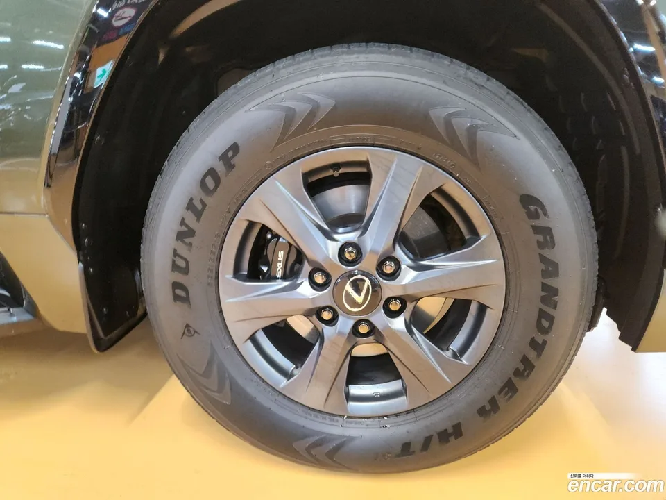 Lexus LX 700h 2025 — thumbnail 5