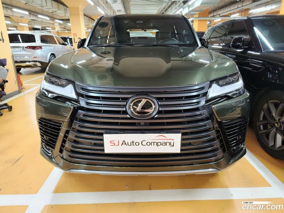 Lexus LX 700h 2025 — photo 1, buy with delivery to Moscow