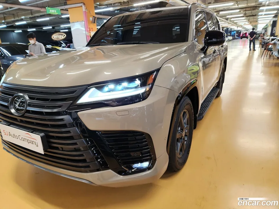 Lexus LX 700h 2025 — thumbnail 3