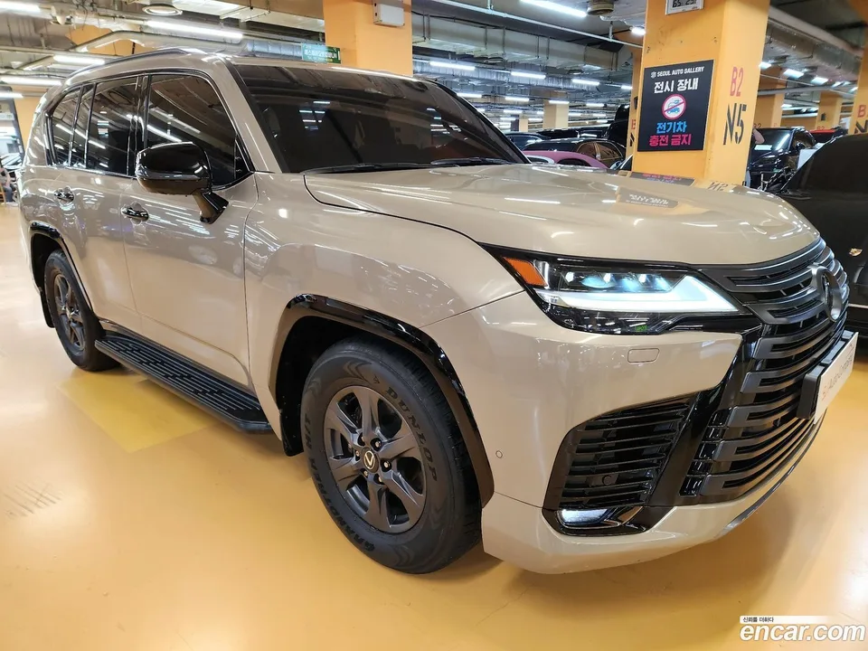 Lexus LX 700h 2025 — thumbnail 4