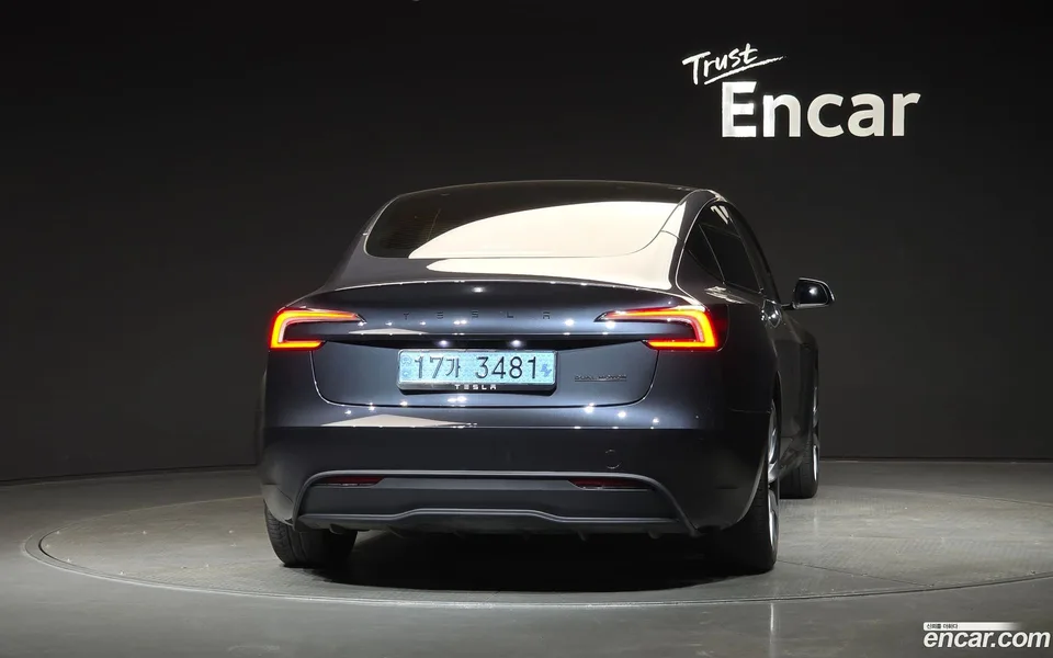 Tesla Model 3 AWD 2025 — thumbnail 4