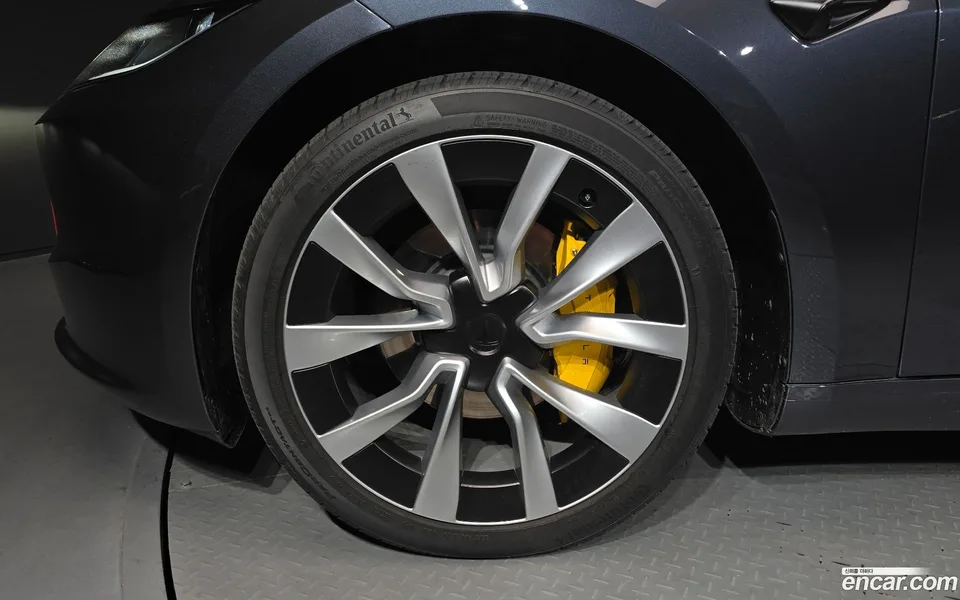 Tesla Model 3 AWD 2025 — thumbnail 5
