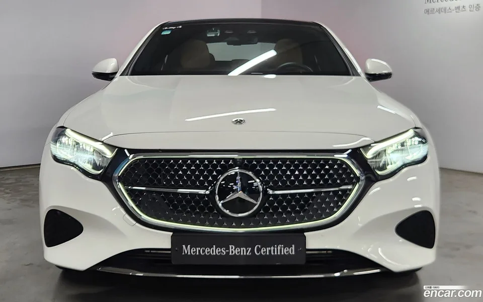 Mercedes-Benz E-Class E200 2025 — thumbnail 3
