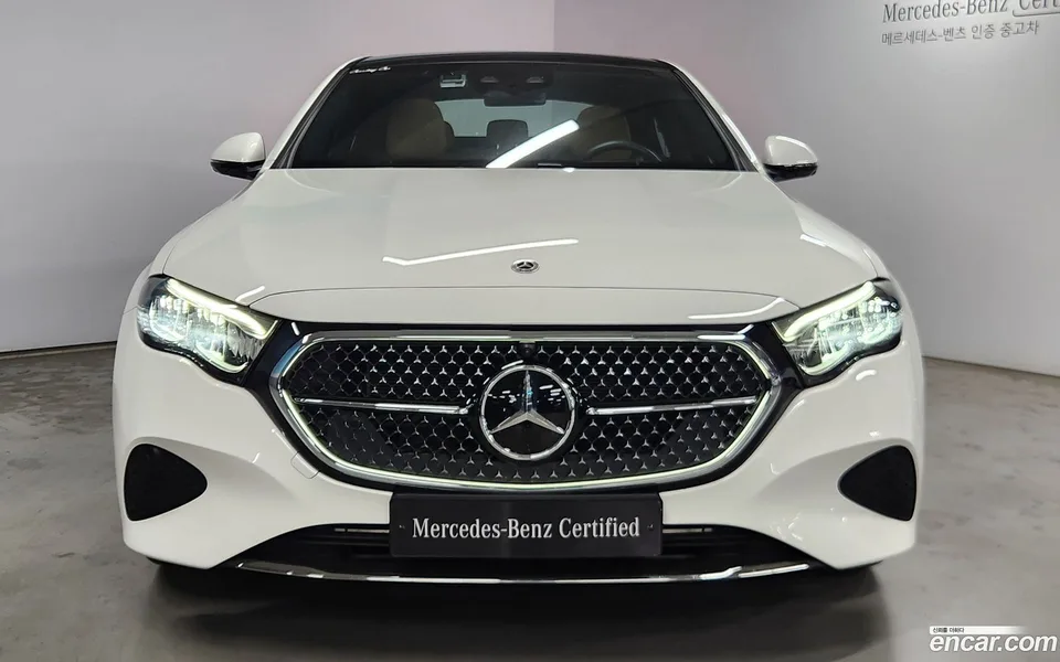 Mercedes-Benz E-Class E200 2025 — thumbnail 3