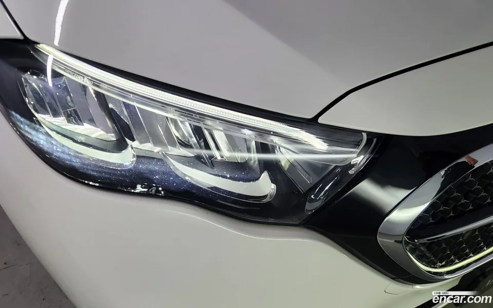 Mercedes-Benz E-Class E200 2025 — thumbnail 2