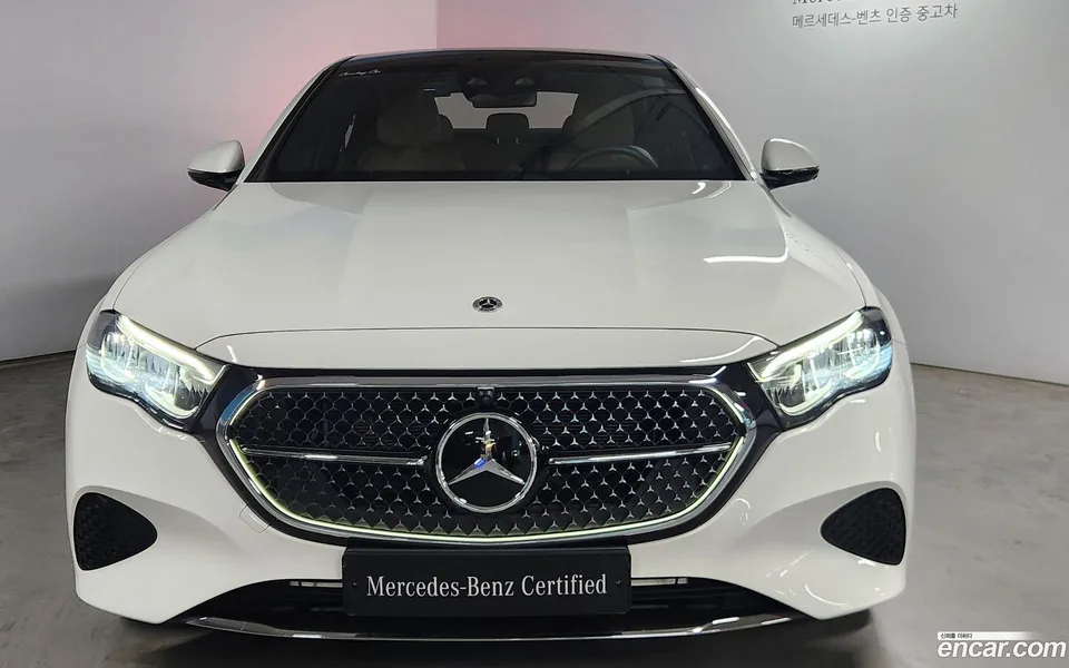 Mercedes-Benz E-Class E200 2025 — thumbnail 3