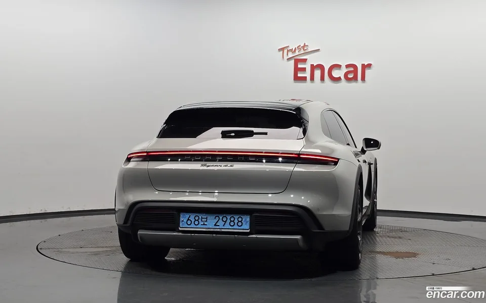 Porsche Taycan 4S 2023 — thumbnail 4